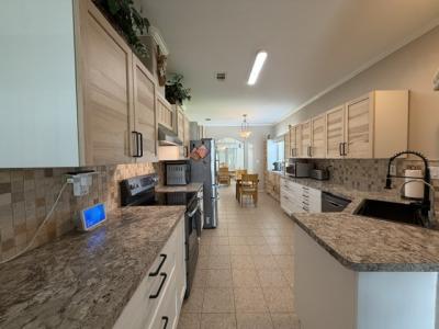 Photo 4 of 27 of home located at 2430 Pier Drive Ruskin, FL 33570
