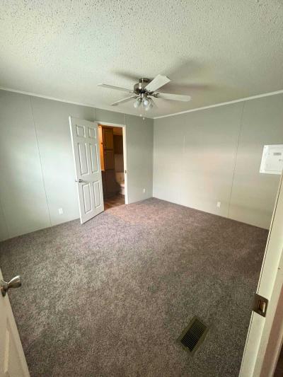 Photo 5 of 12 of home located at 339 Oakleaf Dr Saint Charles, MO 63301