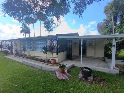Photo 2 of 8 of home located at 1307 S Parrott Ave, Lot 59B Okeechobee, FL 34974