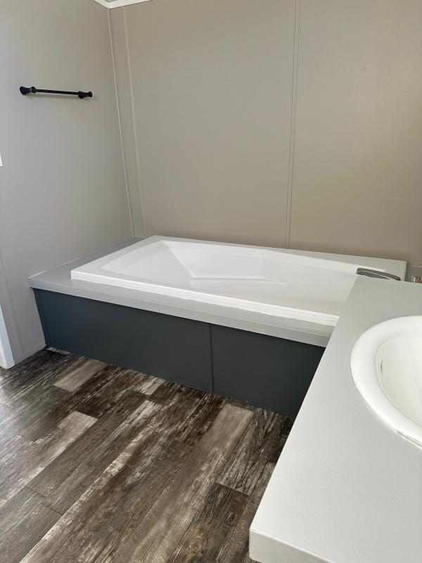 2012 American Homestar Corp Oak Manor Mobile Home