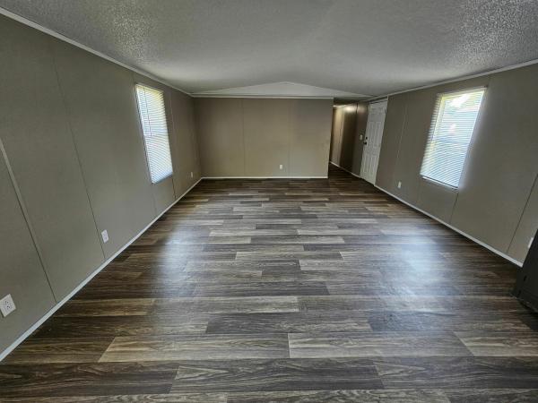 2002 HBOS Manufacturing Oakwood Mobile Home