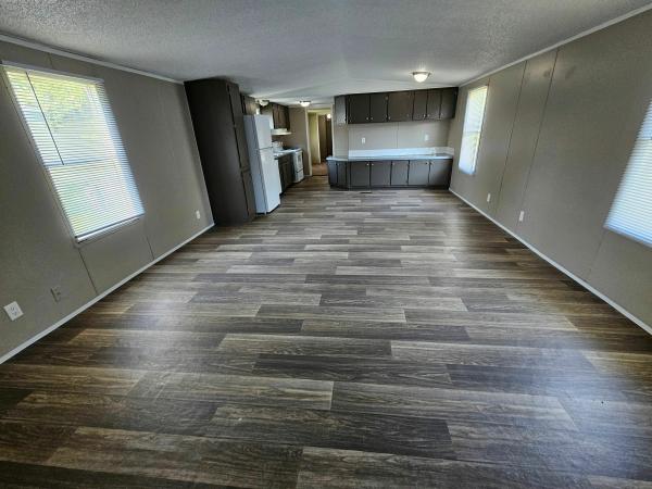 2002 HBOS Manufacturing Oakwood Mobile Home