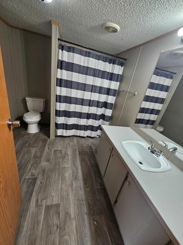 2002 HBOS Manufacturing Oakwood Mobile Home