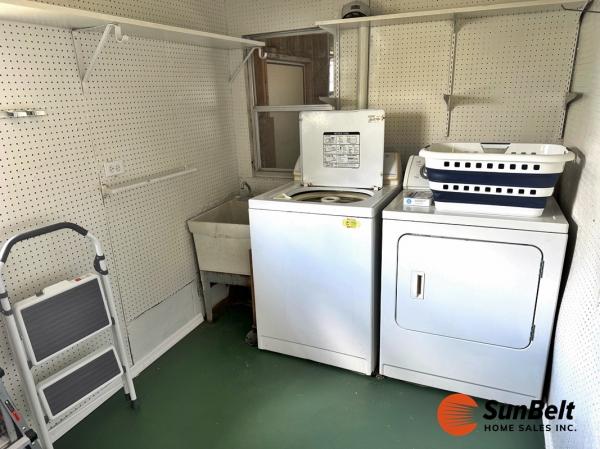 1974 SUNH Mobile Home