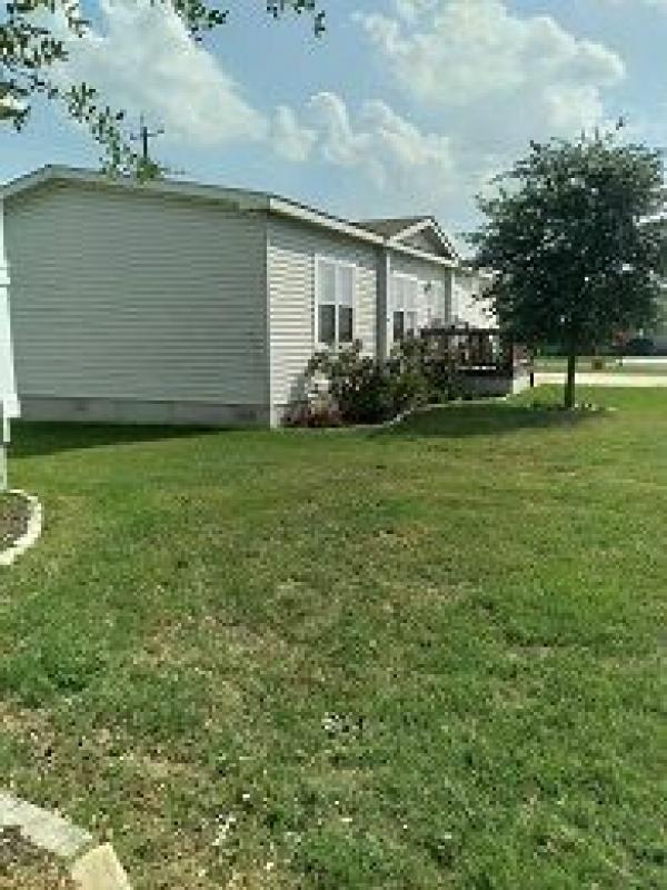 Photo 1 of 2 of home located at 7151 Woodlake Pkwy #121 San Antonio, TX 78218