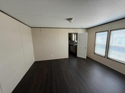 Photo 5 of 22 of home located at 14146 Interstate 35 Access Road Von Ormy, TX 78073