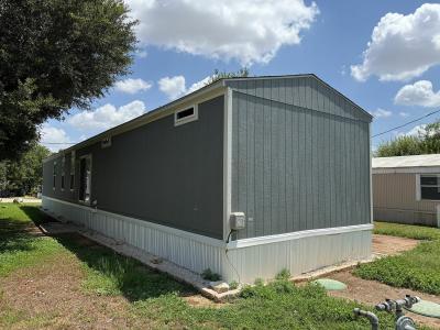 Photo 4 of 27 of home located at 14146 Interstate 35 Access Road Von Ormy, TX 78073