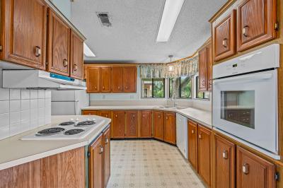 Photo 4 of 11 of home located at 1361 Costa Del Sol Dr. Port Orange, FL 32129
