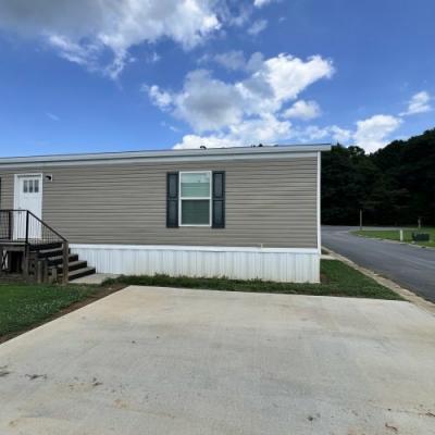 Photo 3 of 22 of home located at 43 Beaver Dam Circle Lavonia, GA 30520