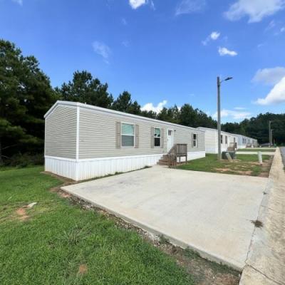 Photo 2 of 30 of home located at 303 Beaver Dam Circle Lavonia, GA 30520