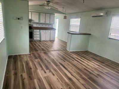 Photo 3 of 17 of home located at 10 Victoria Lane Lake Placid, FL 33852