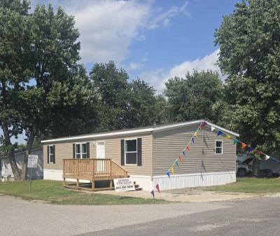 Mobile Home at Lot 10 Riverton, IL 62561