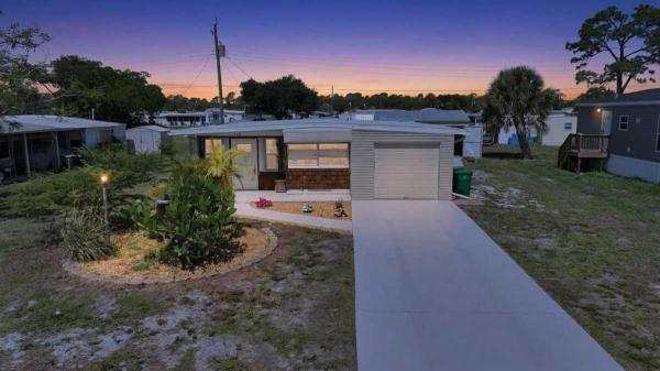 Photo 1 of 2 of home located at 658 Via Cala Englewood, FL 34224
