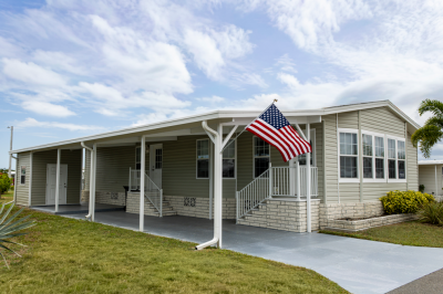 Photo 2 of 6 of home located at 620 57th Avenue West H10 Bradenton, FL 34207