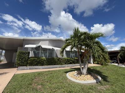 Photo 2 of 8 of home located at 29 Spanish Ct Fort Myers, FL 33912