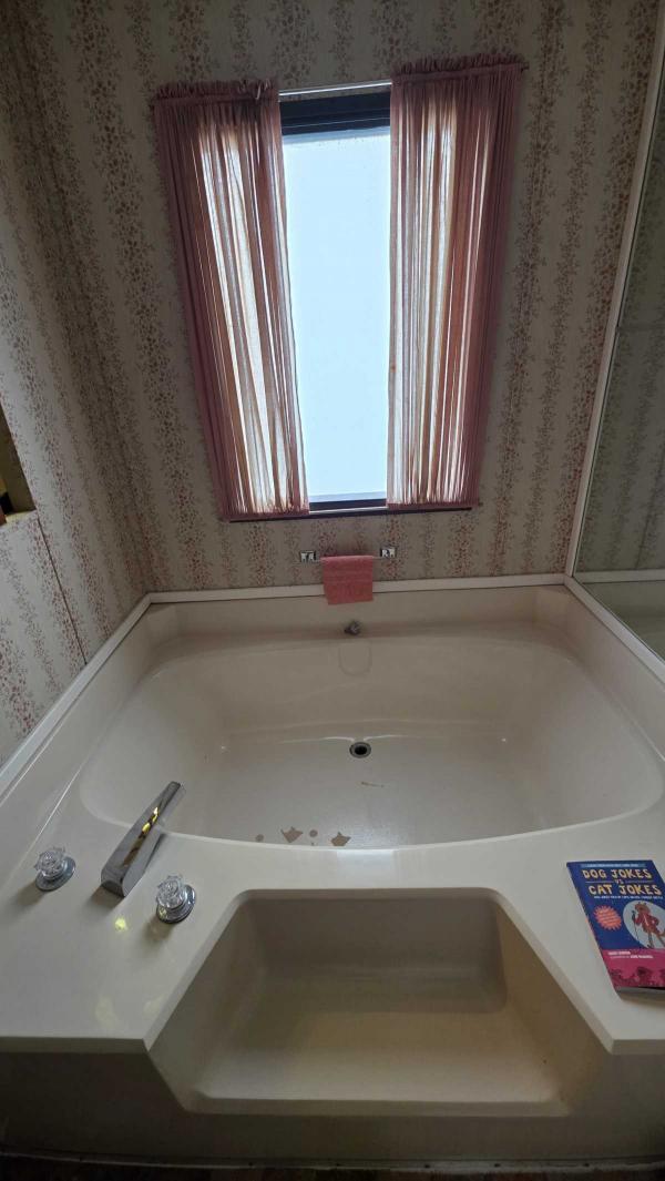 1986 Victorian Manufactured Home