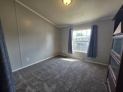 Photo 2 of 15 of home located at 986 Estate Drive Flint, MI 48506