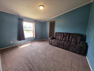 Photo 3 of 15 of home located at 986 Estate Drive Flint, MI 48506