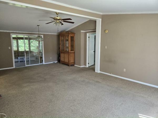 1988 Virginia Homes 228D48T Manufactured Home