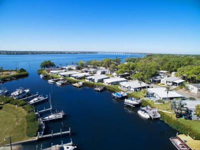 Photo 5 of 7 of home located at 7428 Lakeshore Drive Ellenton, FL 34222