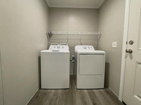 2023 Champion RA2856249 Mobile Home