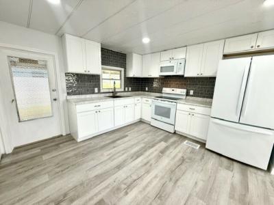 Photo 5 of 18 of home located at 2550 State Rd. 580 #0266 Clearwater, FL 33761