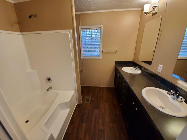 2020 Clayton Homes Inc Community Series Mobile Home