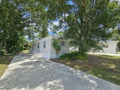 Photo 2 of 10 of home located at 6280 Hamilton Dr. #2 Fort Myers, FL 33905
