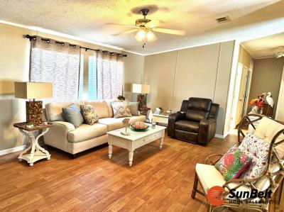 Photo 3 of 28 of home located at 91 Fountain Drive Leesburg, FL 34748