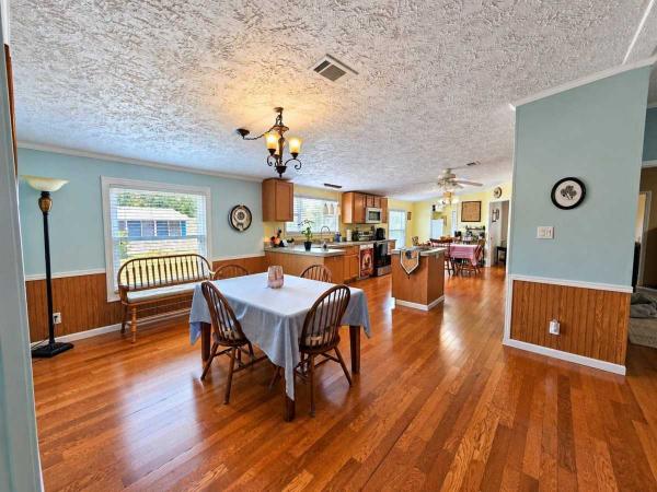 2005  Mobile Home For Sale