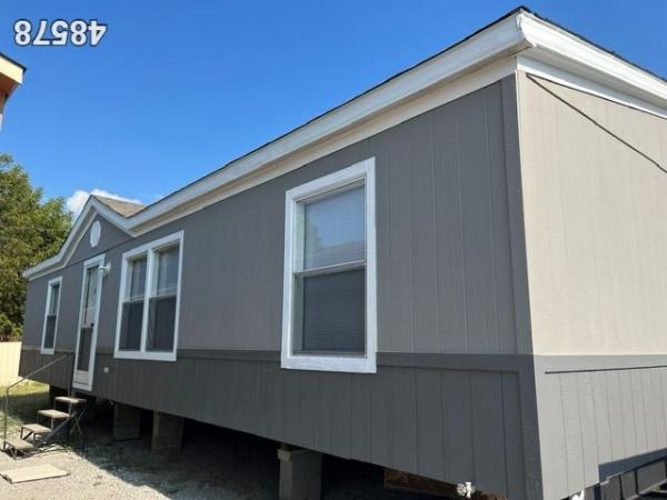 Photo 1 of 2 of home located at Repo Mobile Homes Of Oklahoma 6027 S 113th West Ave Sand Springs, OK 74063