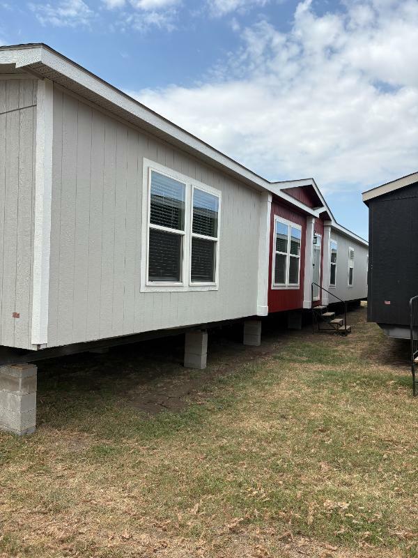 Photo 1 of 2 of home located at Crazy Red's Mobile Homes 8451 Palmer Ln Ponder, TX 76259