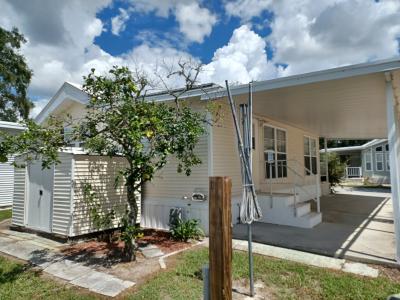 Photo 4 of 15 of home located at 37811 Chancey Rd., Site 472 Zephyrhills, FL 33541