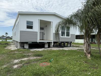 Photo 2 of 8 of home located at 7432 Lakeshore Drive Ellenton, FL 34222