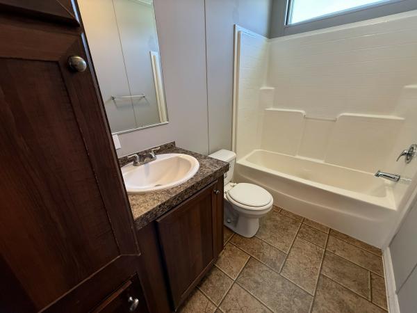 2009 Clayton 38HRZ28403EH10 Mobile Home