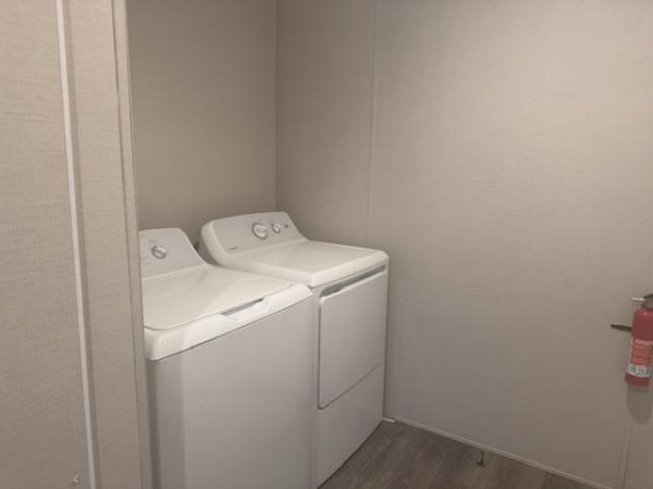 2023 Champion RFN2856907 Mobile Home