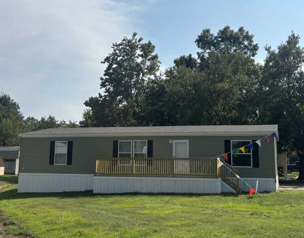 Photo 1 of 2 of home located at 2767 Springview Louisville, KY 40270