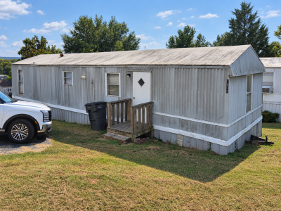 Mobile Home at 1600 West Columbia, TN 38401