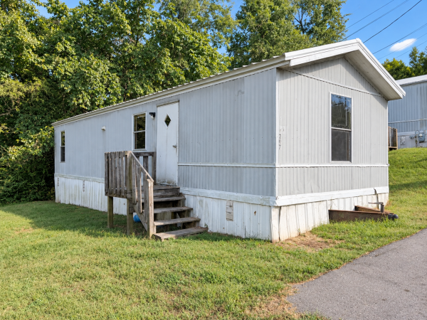 Photo 1 of 2 of home located at 207 Rainey Columbia, TN 38401