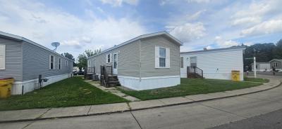 Photo 2 of 4 of home located at 932 Cour Retta Warren, MI 48091