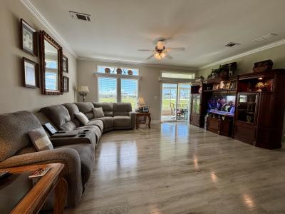 Photo 4 of 32 of home located at 3925 Manatee Club Drive Ruskin, FL 33570