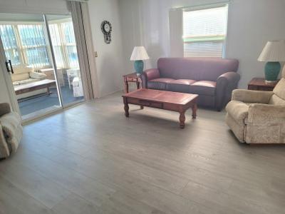 Photo 4 of 20 of home located at 6035 Presidential Cir. Zephyrhills, FL 33540