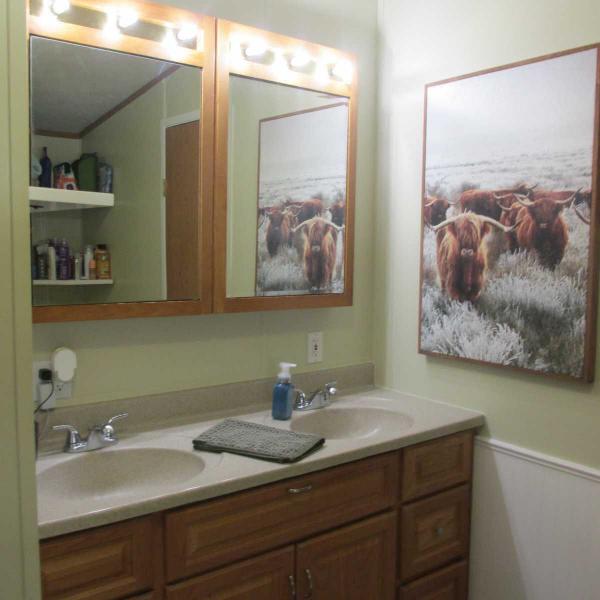 2000 Holly Park Glenmore Mobile Home