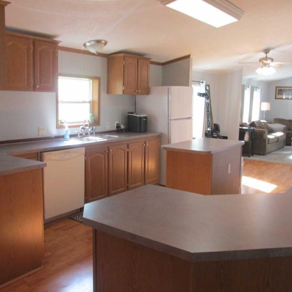 2000 Holly Park Glenmore Mobile Home