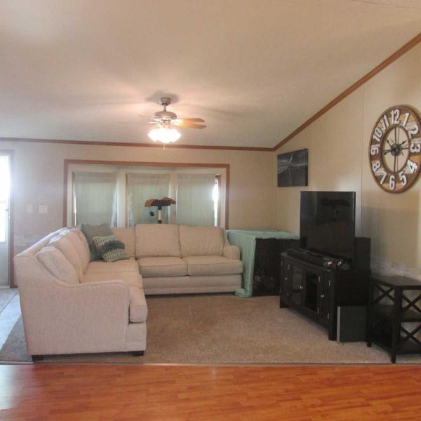 2000 Holly Park Glenmore Mobile Home