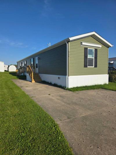 Photo 2 of 8 of home located at 6780 Bonesteel Dr Columbus, IN 47201
