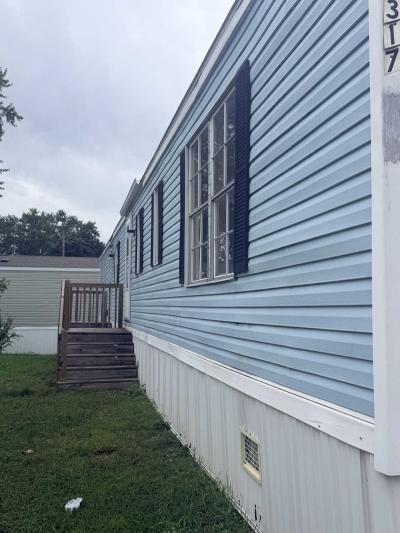 Photo 2 of 19 of home located at 317 Kathy Circle Jackson, MI 49202