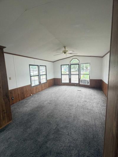 Photo 3 of 19 of home located at 317 Kathy Circle Jackson, MI 49202