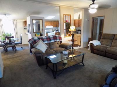 Photo 2 of 32 of home located at 3653 Mcintosh Ln Carleton, MI 48117