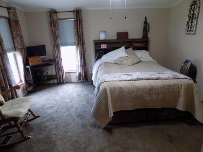 Photo 4 of 32 of home located at 3653 Mcintosh Ln Carleton, MI 48117